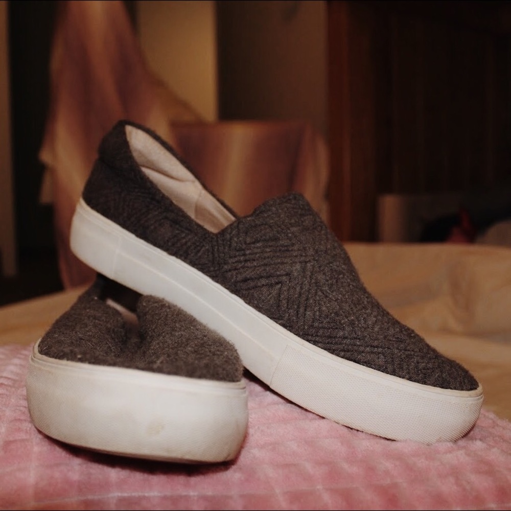 ♡ j/slides grey shoes ♡